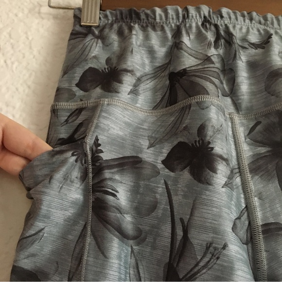 Athleta Salutation Stash Pocket II Print 7/8 Leggings Floral Medium - Picture 3 of 11